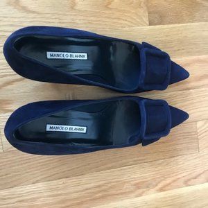 Maysale Buckle Point Manolo Blahnik's